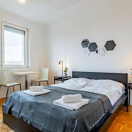 New With A View - Modern Studio Виена Екстериор снимка